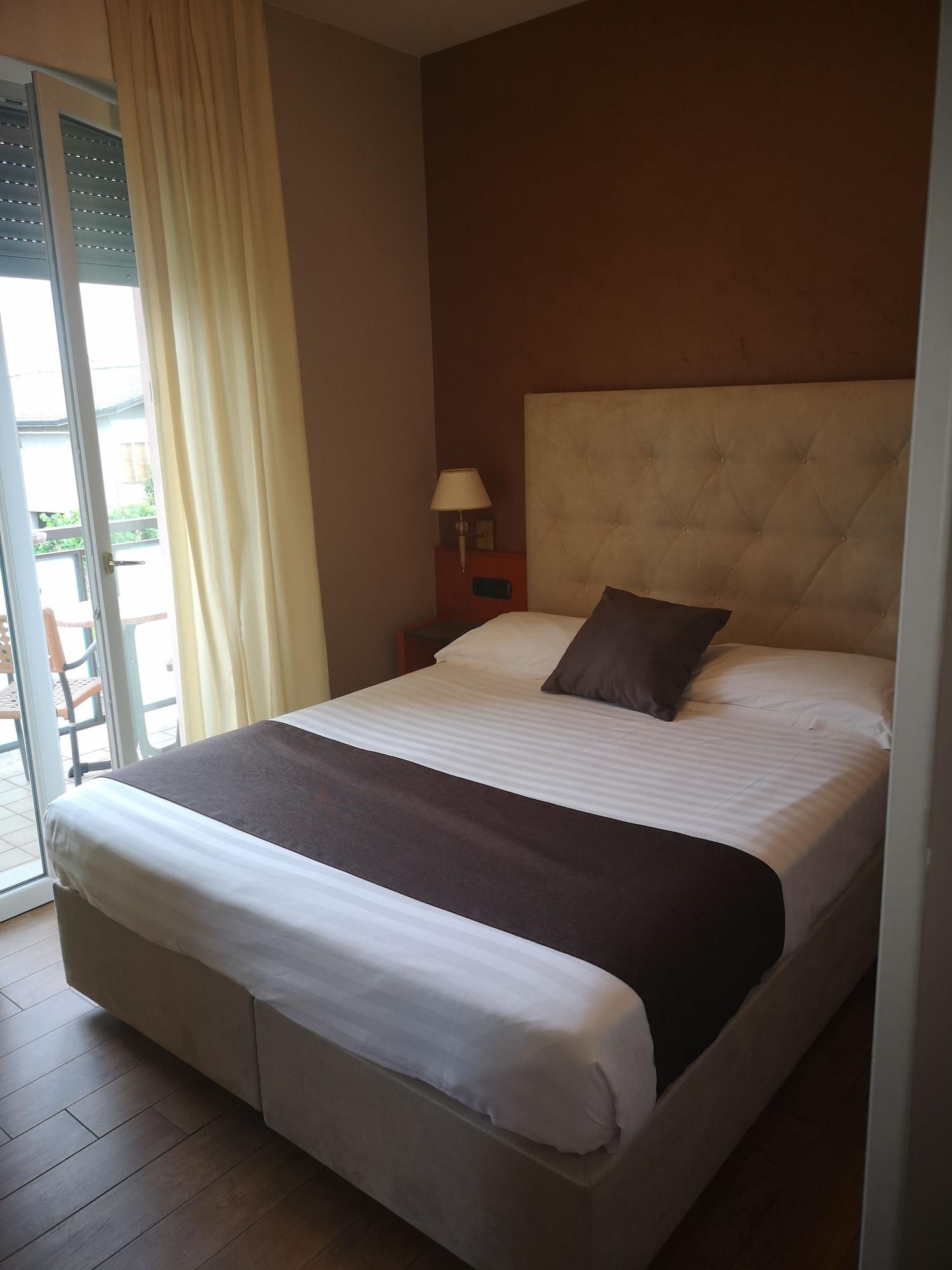 Hotel Clarin 14 By Dori Πεσκιέρα ντελ Γκάρντα Εξωτερικό φωτογραφία