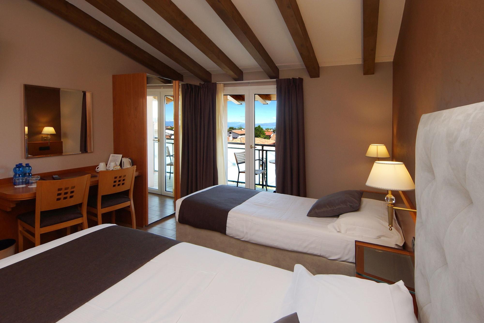 Hotel Clarin 14 By Dori Πεσκιέρα ντελ Γκάρντα Εξωτερικό φωτογραφία