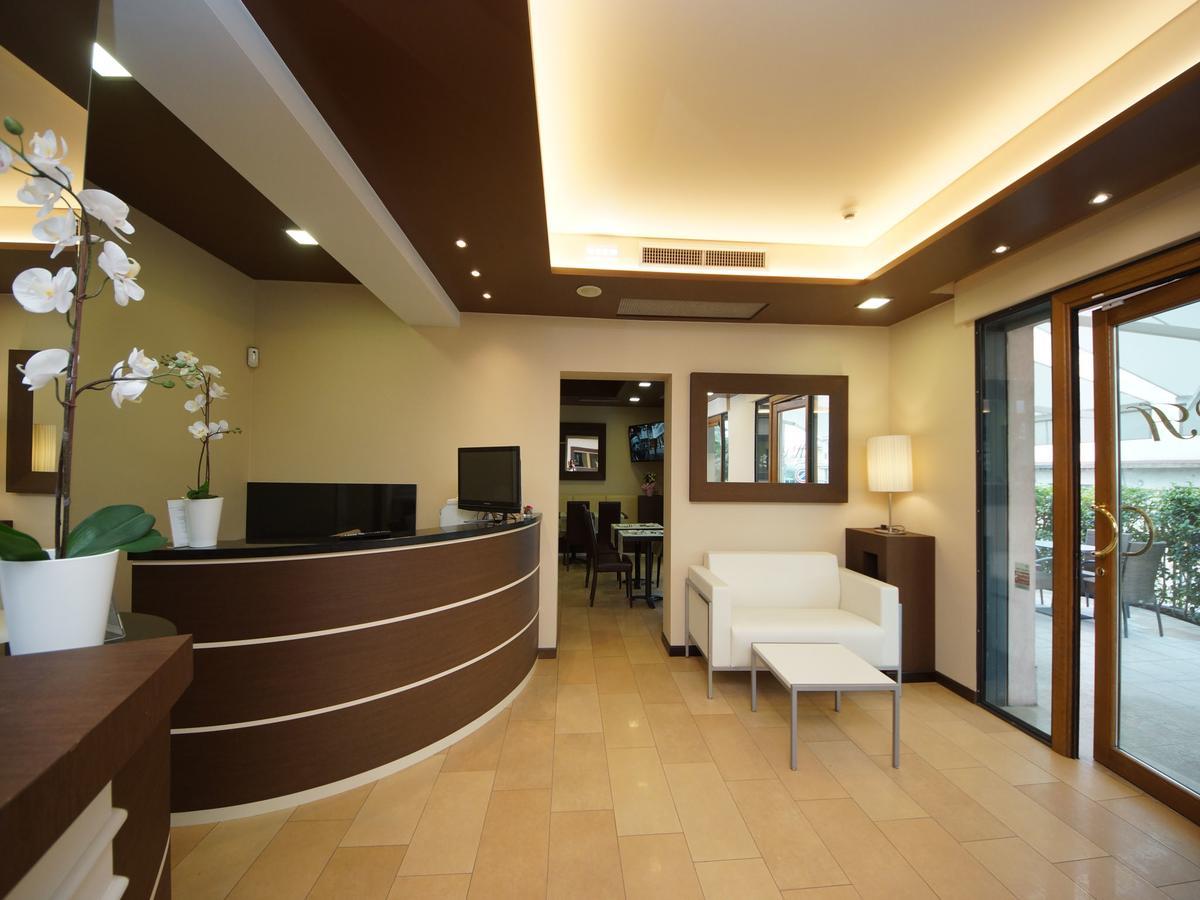 Hotel Clarin 14 By Dori Πεσκιέρα ντελ Γκάρντα Εξωτερικό φωτογραφία