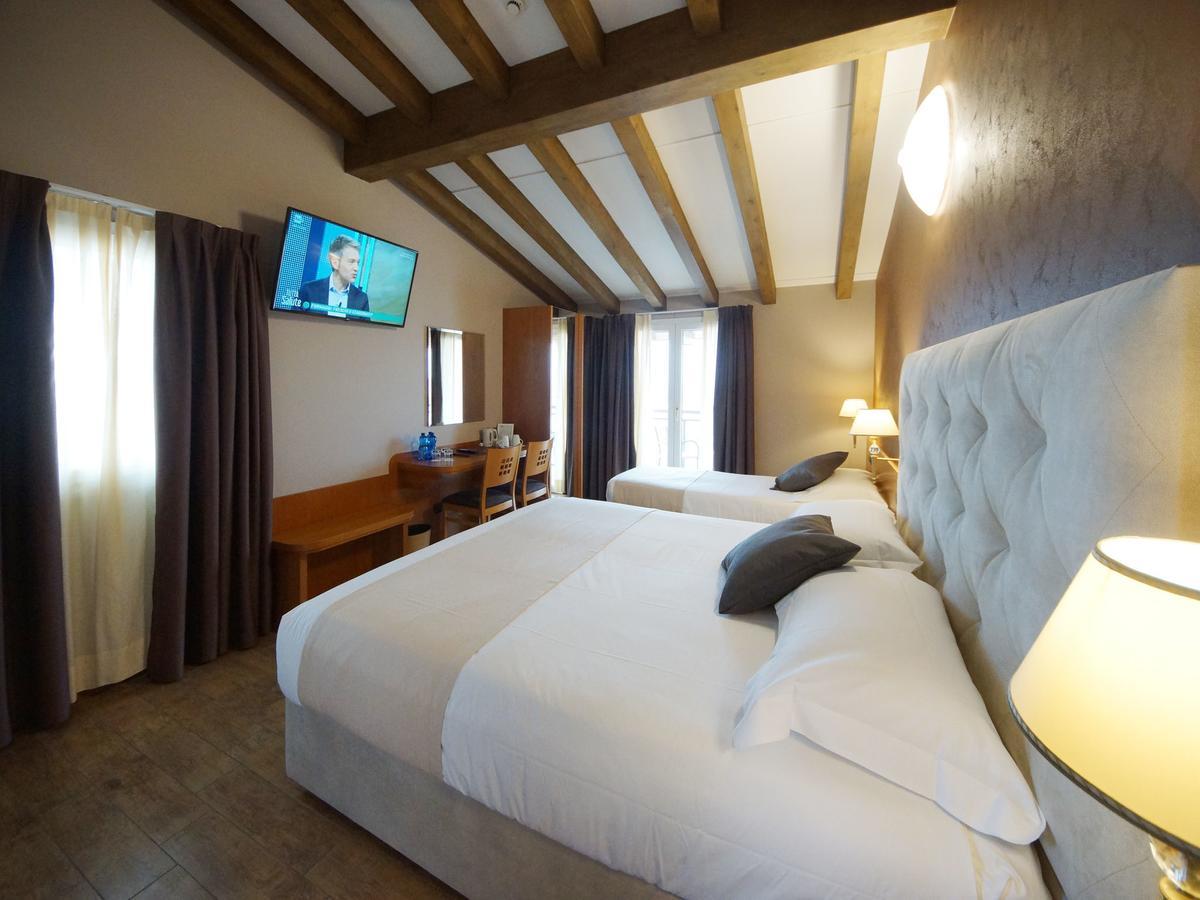 Hotel Clarin 14 By Dori Πεσκιέρα ντελ Γκάρντα Εξωτερικό φωτογραφία