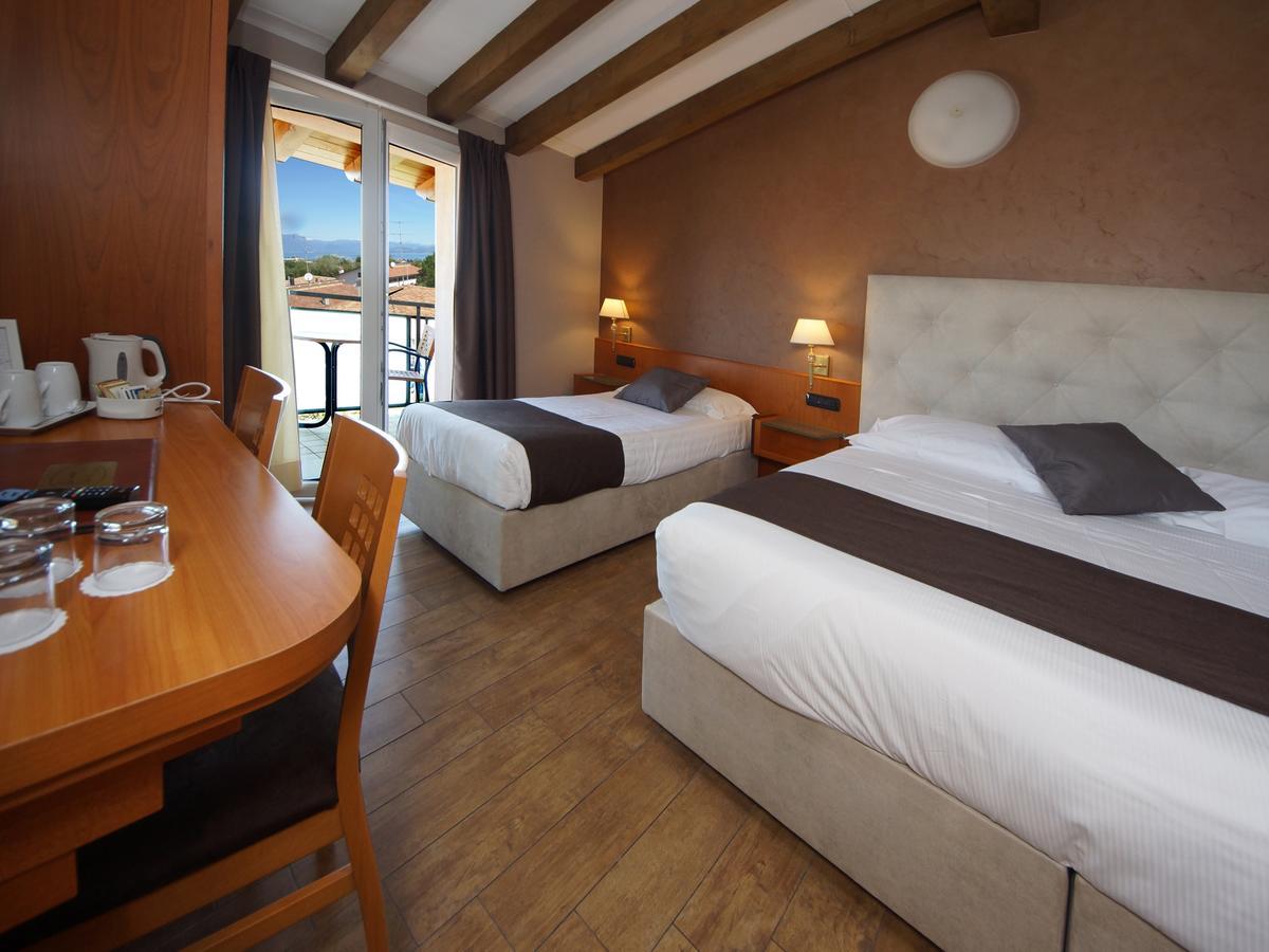 Hotel Clarin 14 By Dori Πεσκιέρα ντελ Γκάρντα Εξωτερικό φωτογραφία