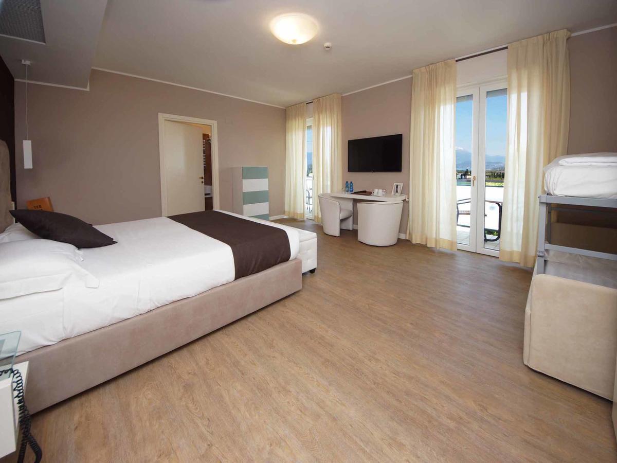 Hotel Clarin 14 By Dori Πεσκιέρα ντελ Γκάρντα Εξωτερικό φωτογραφία