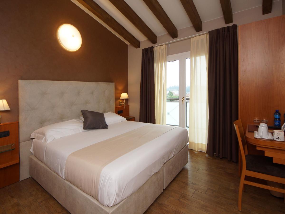 Hotel Clarin 14 By Dori Πεσκιέρα ντελ Γκάρντα Εξωτερικό φωτογραφία