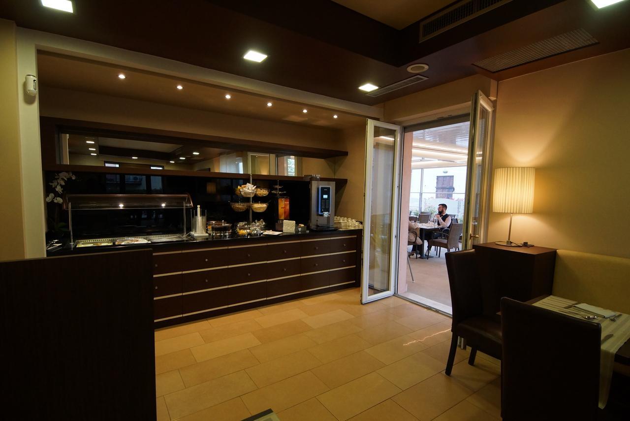 Hotel Clarin 14 By Dori Πεσκιέρα ντελ Γκάρντα Εξωτερικό φωτογραφία
