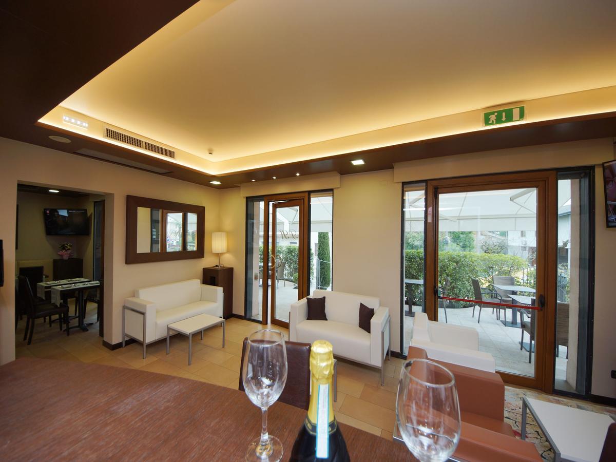 Hotel Clarin 14 By Dori Πεσκιέρα ντελ Γκάρντα Εξωτερικό φωτογραφία