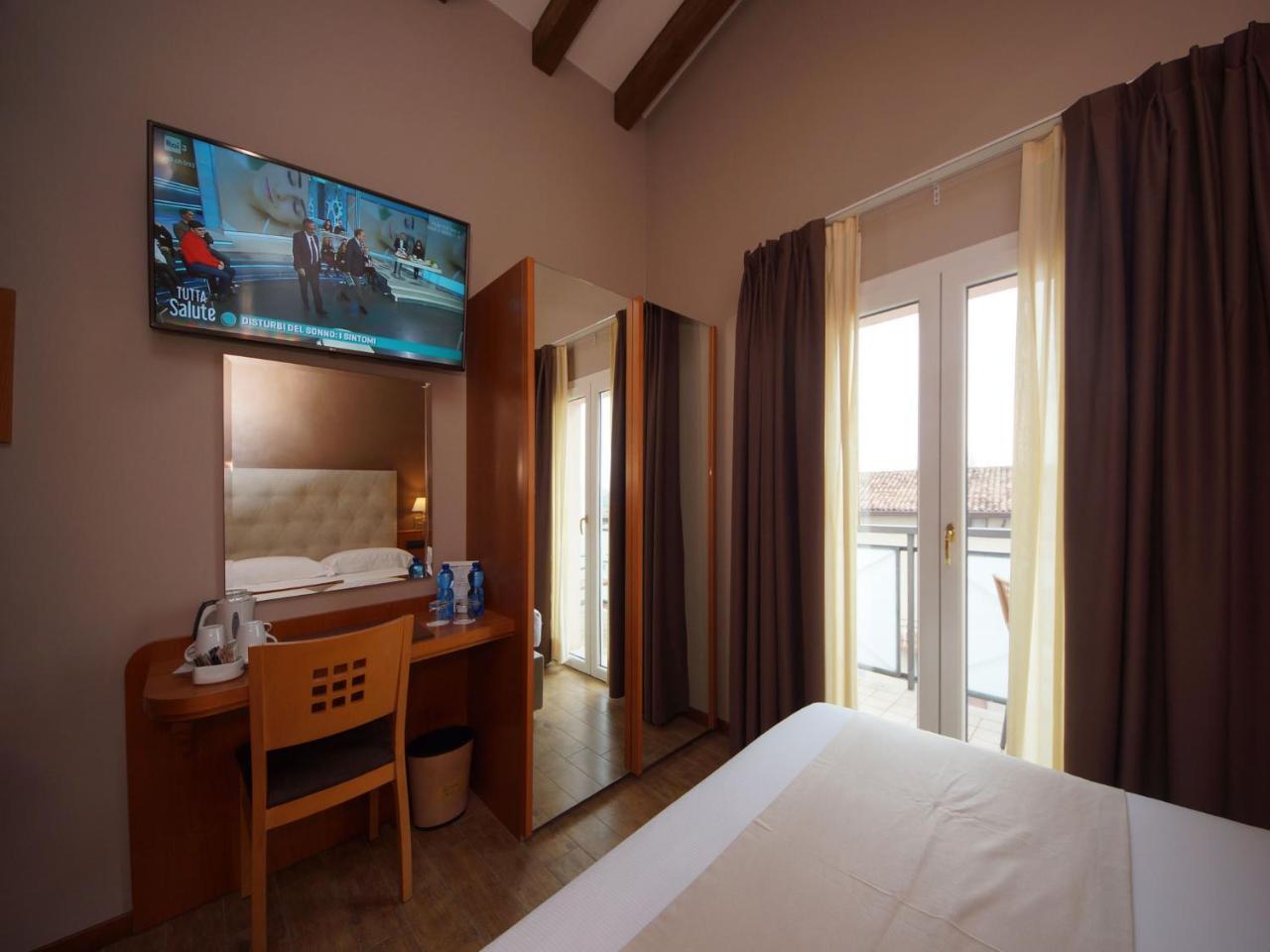 Hotel Clarin 14 By Dori Πεσκιέρα ντελ Γκάρντα Εξωτερικό φωτογραφία